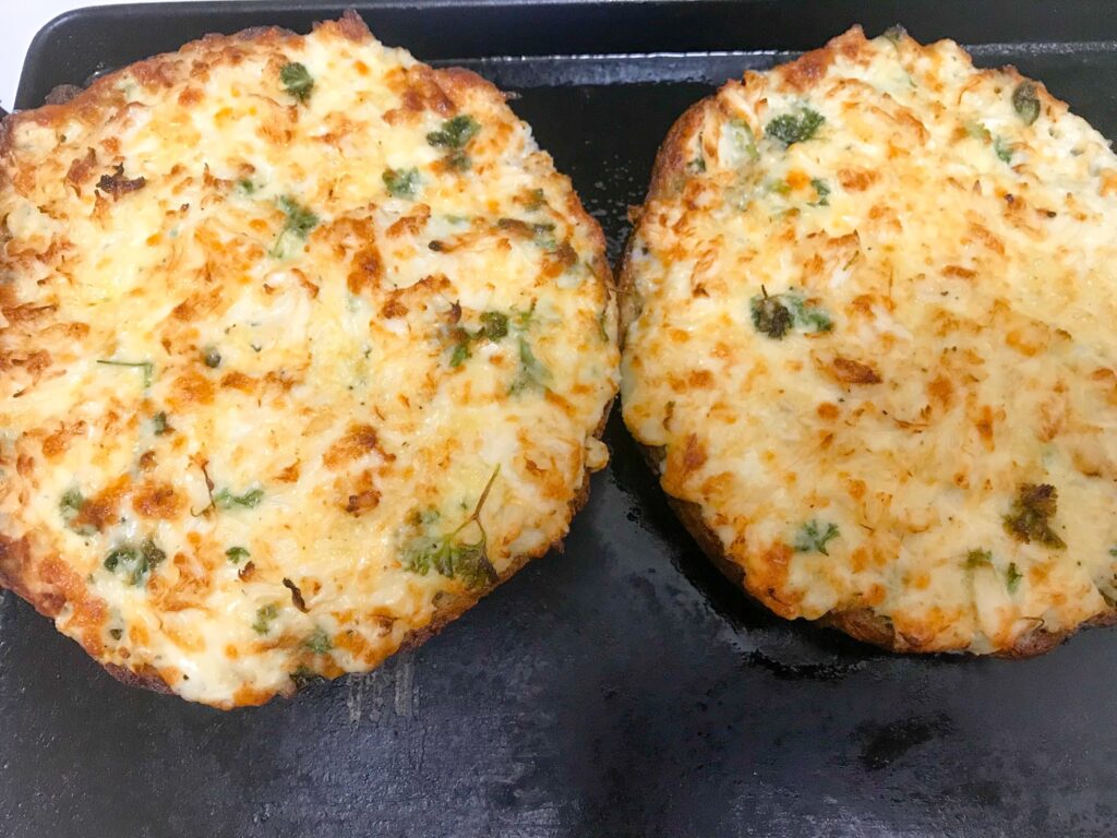 Cheesy Crab Garlic Bread Recipe